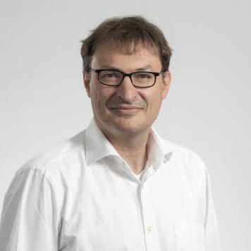 Portrait of Prof. Holger Steeb